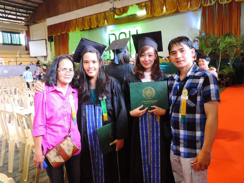 TCC SCHOLARS NIMFA SINOSA AND MOM AND FREDALYN BASTIAN