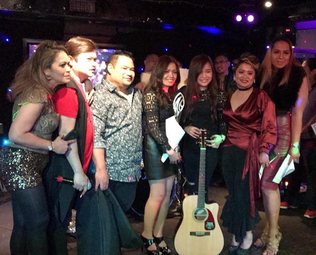 Gee Luengo with her daughter during the awarding.